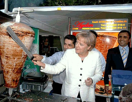 1290581317_img091101_merkel2