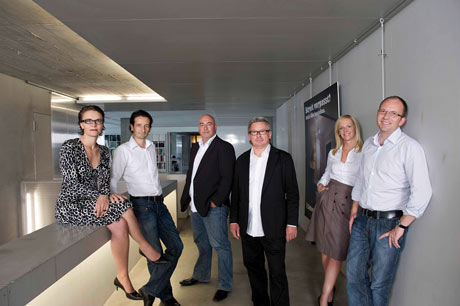 1290581575_img090701_tbwa