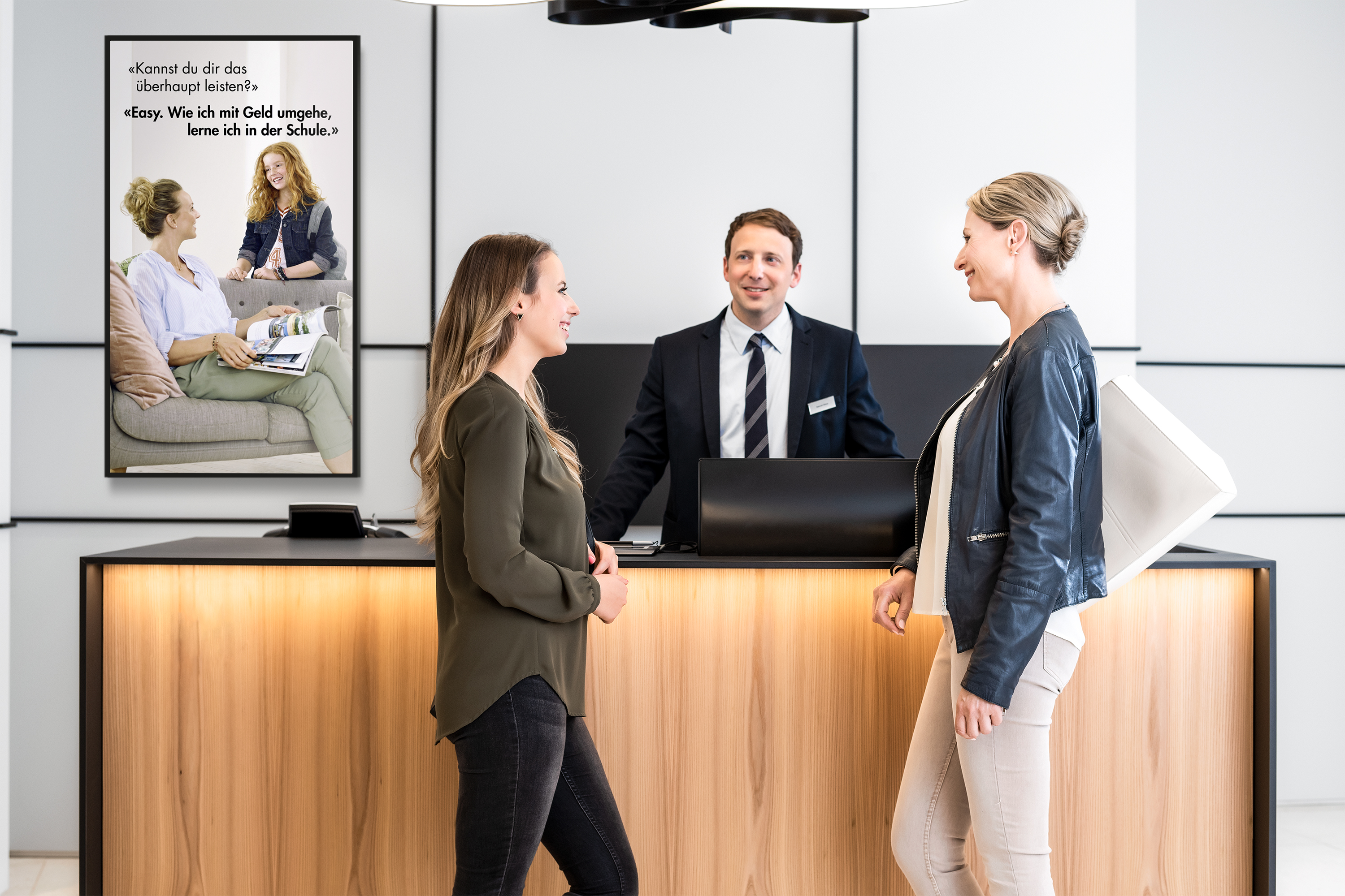 VSKB_Schalter_E-Screen_hoch_Sujet_Sofa