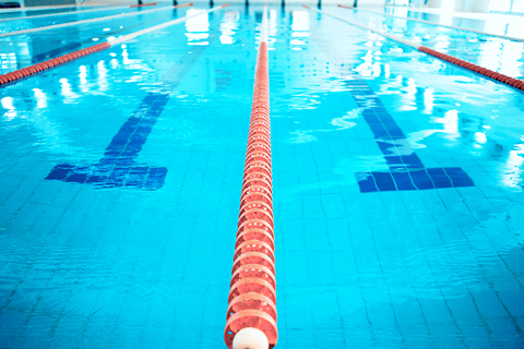 HEKS_Bootsfluechtlinge_Hallenbad_1