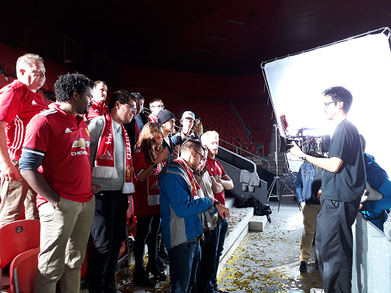 Behind-the-scene---Komparsen-im-Stadion