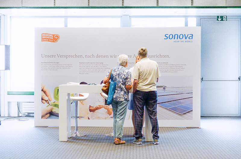 evoq_sonova_ausstellungswand