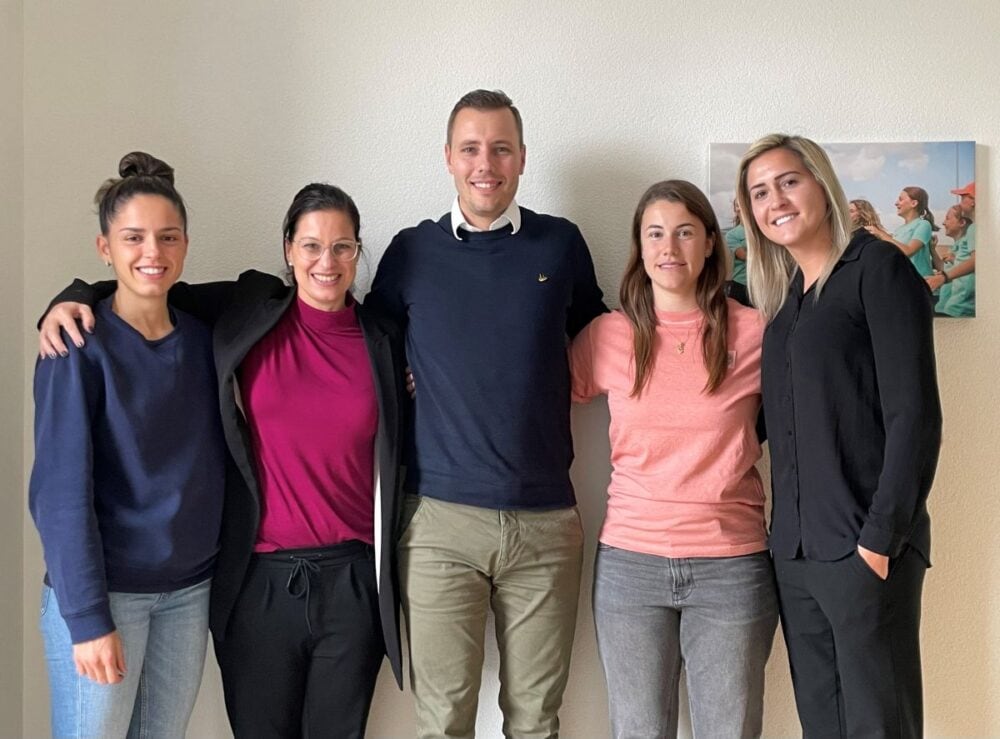 Axa engagiert sich weiter im Frauenfussball - m&k