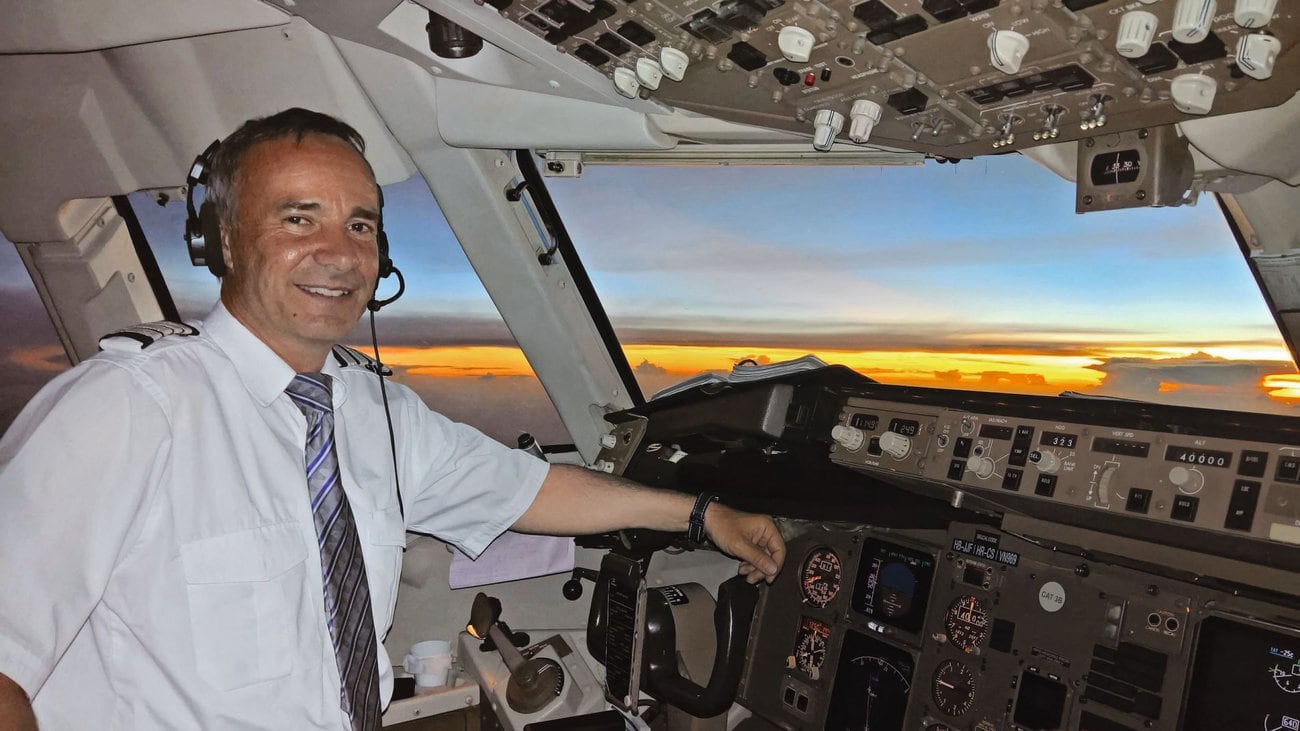 Daniel Lüscher war 26 Jahre lang Pilot. Erst bei der Swissair, Swiss, dann wechselte er zur PrivatAir nach Genf. Bild im Cockpit: zVg