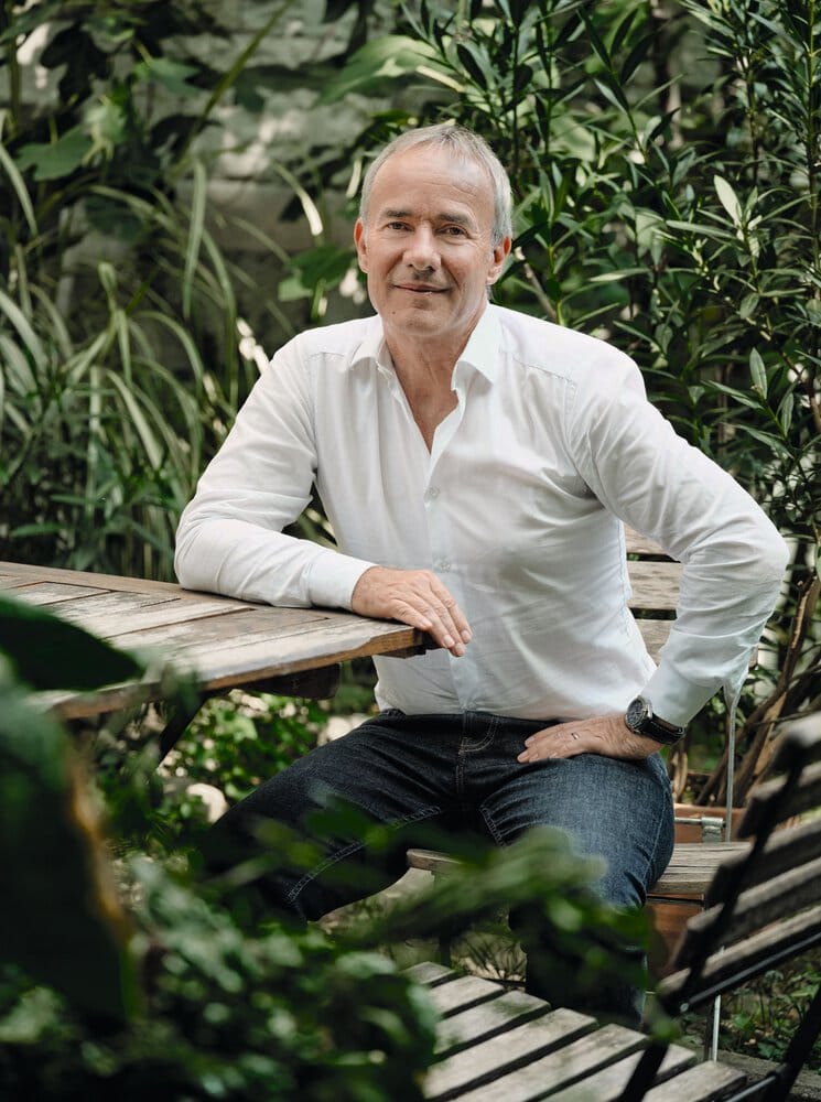 Daniel Lüscher, hier in Winterthur im Gartencafé des Volkart- Hauses, wo My Blue Planet sein Büro hat.