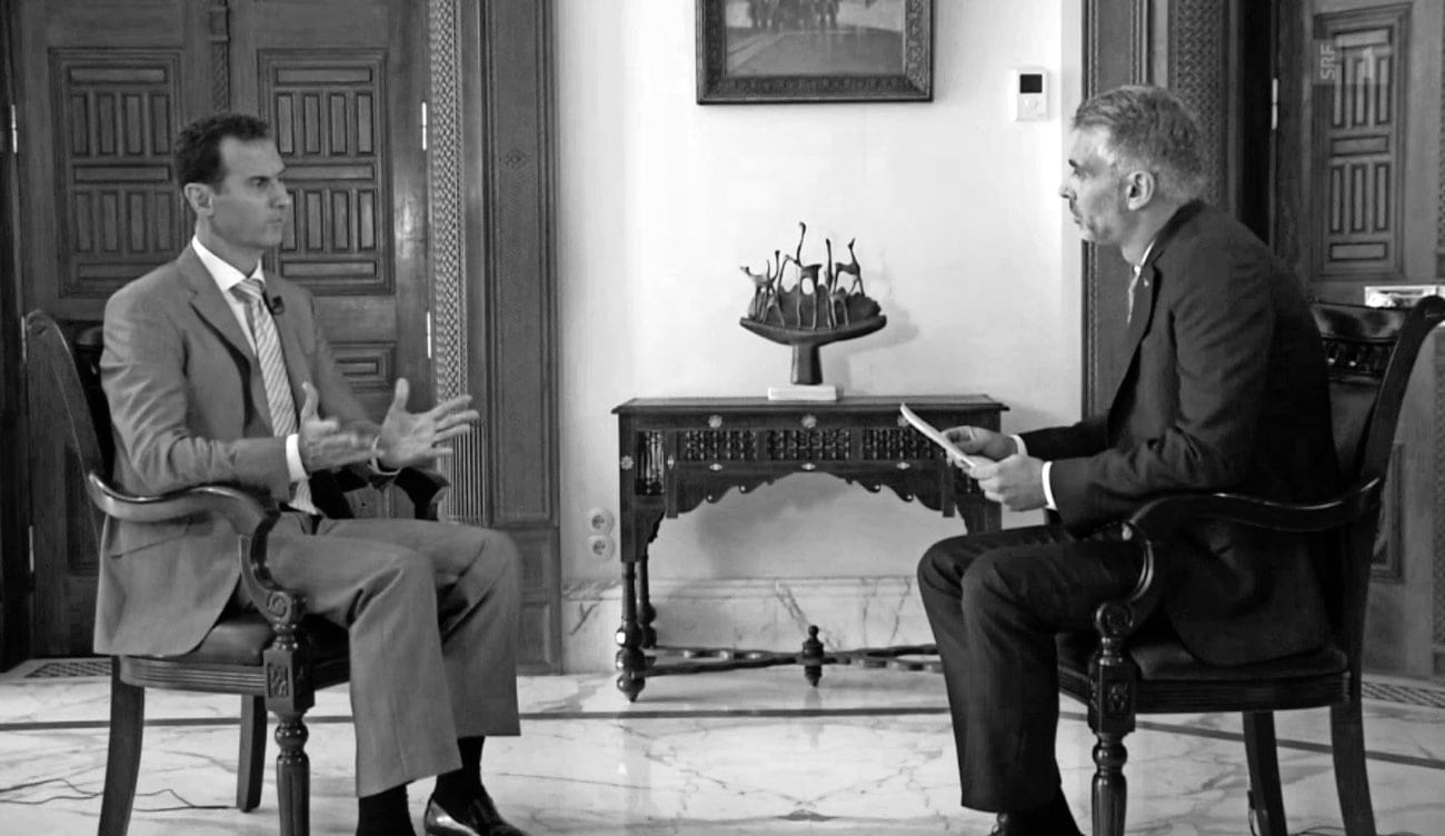 Der Schweizer Journalist Sandro Brotz bei Syrien-Diktator Baschar al-Assad, Dorothy Thompsons Werk «I Saw Hitler!». Bilder: SRF / zVg.