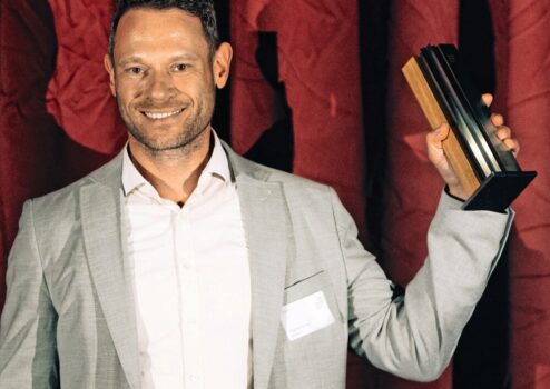 Raphael Werner erhielt am 20. August den Titel «CMO of the Year 2026». | Bild: Dominic Wenger