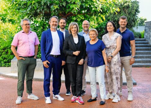 V.l.n.r: Dominik Allemann, Simon Koch, Matteo Cremaschi, Tanja Hollenstein, Rico Löhrer, Regula Ruetz, Claudia Eugster und Thomas Odermatt. Nik Eugster fehlt auf diesem Bild. Bild: pr suisse