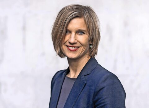 Tanja Hollenstein ist strategische Beraterin an der Schnittstelle von Unternehmensstrategie, Kommunikation und Reputation. Sie ist Chairwoman der Riverside Strategy AG, Co-Inhaberin der Riverside Gruppe und seit Juli 2026 Präsidentin von pr suisse. | Bild:pr suisse