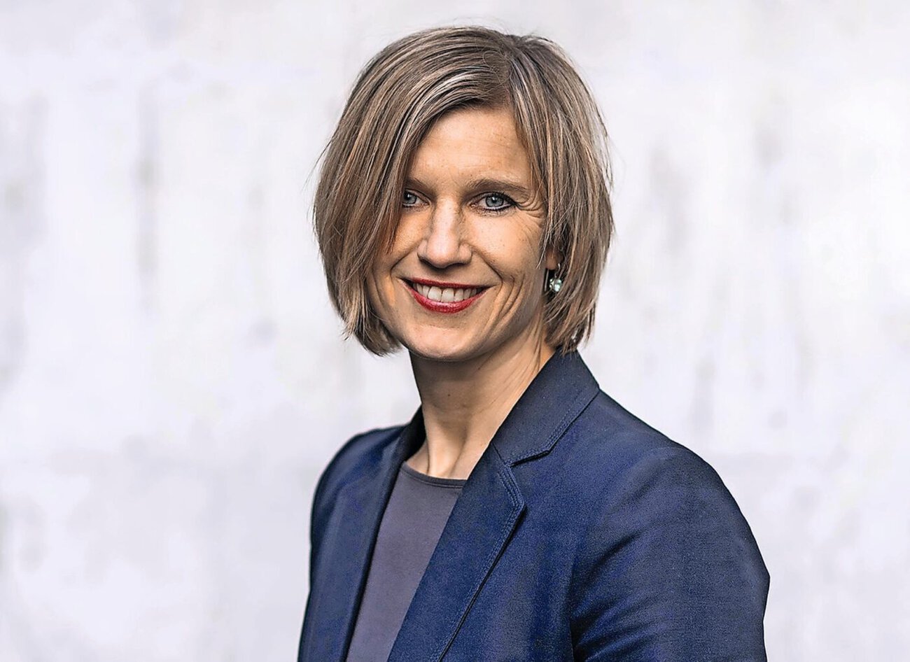 Tanja Hollenstein ist strategische Beraterin an der Schnittstelle von Unternehmensstrategie, Kommunikation und Reputation. Sie ist Chairwoman der Riverside Strategy AG, Co-Inhaberin der Riverside Gruppe und seit Juli 2026 Präsidentin von pr suisse. | Bild:pr suisse