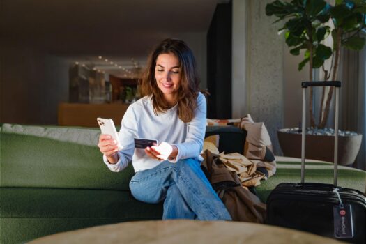 Reisende sparen mit Hotelcard.ch bis zu 100 Franken pro Nacht. Quelle: zvg