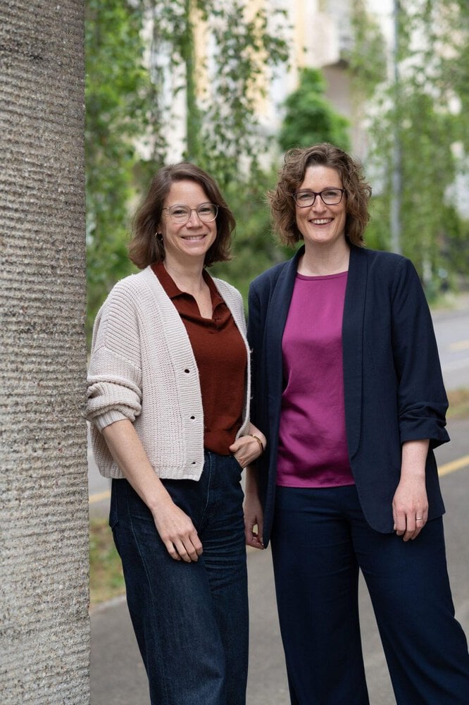 Lea Hasler (links) und Dr. Sarah Beyeler übernehmen die Co-Geschäftsführung von SLP. Quelle: zvg