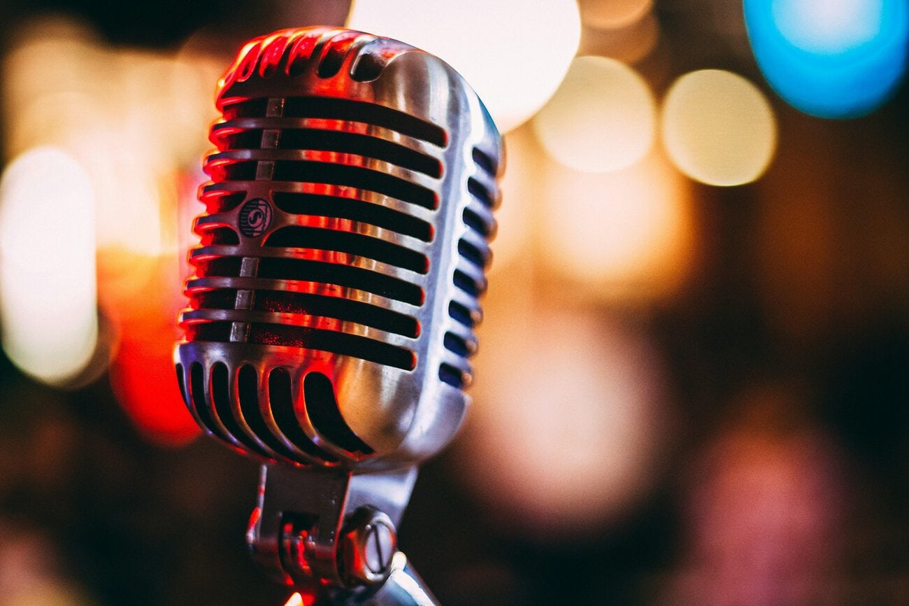 Die dritte Radio-data Messung erfasst 26 Radioangebote. Quelle: Unsplash/Israel Palacio