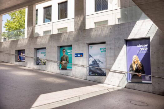 Das bgs Chur erneuert seine Gebäudebeschriftung. Quelle: zvg